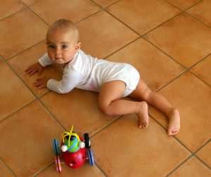newborn crawling , baby physiotherapy information, primitive reflex in infant