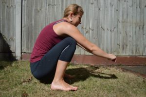 Comment fermer son bassin après l'accouchement? Exercice pour le sacrum